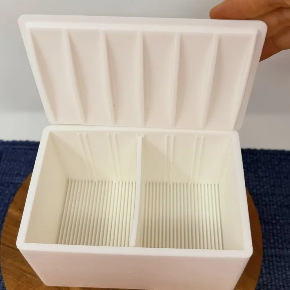 Capabunga Cheese Vault - Silicone Cheese Storage Container - Excellent Condition
